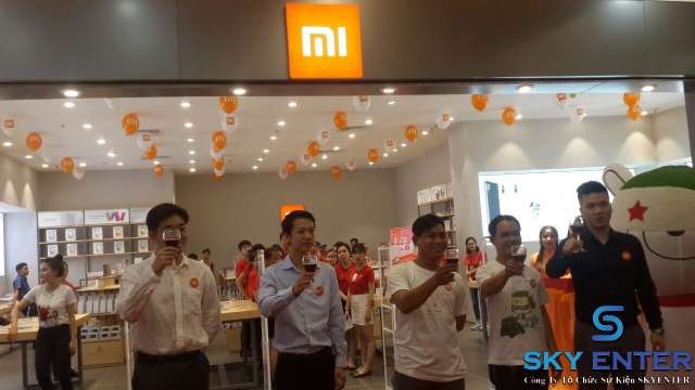 Cho Thuê Thiết Bị Khai Trương Chuỗi Showroom Điện Thoại Xiaomi